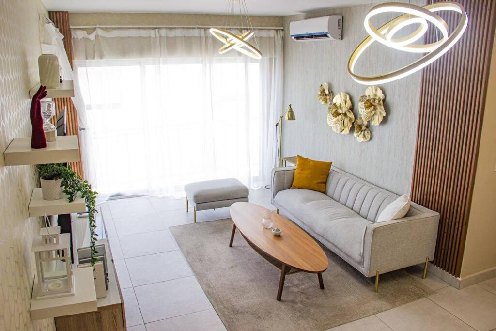 Lovely 3-Bedroom Condo with Amazing Rooftop Pool.
