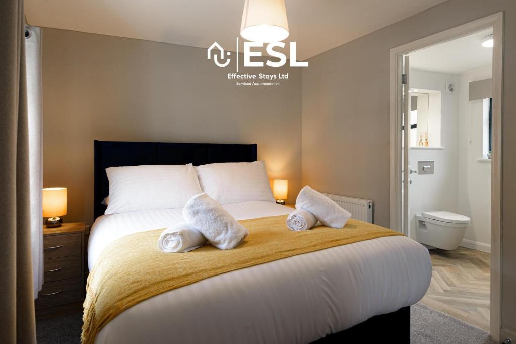 Comfy Modern 2 Bedroom Duplex Apartment with Sun Terrace, Shrewsbury