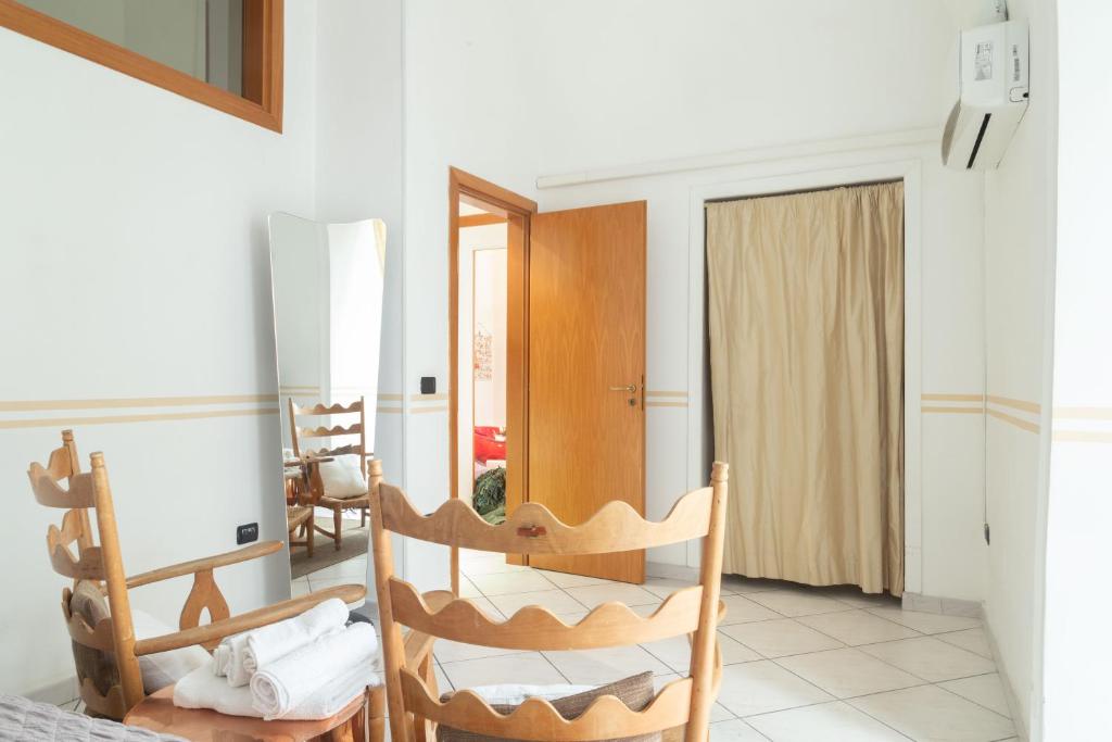 Neapolitan style apartment photo
