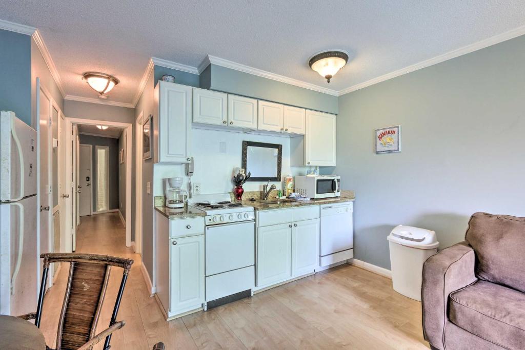 Resort Condo, 4 Min Walk to Folly Field Beach photo