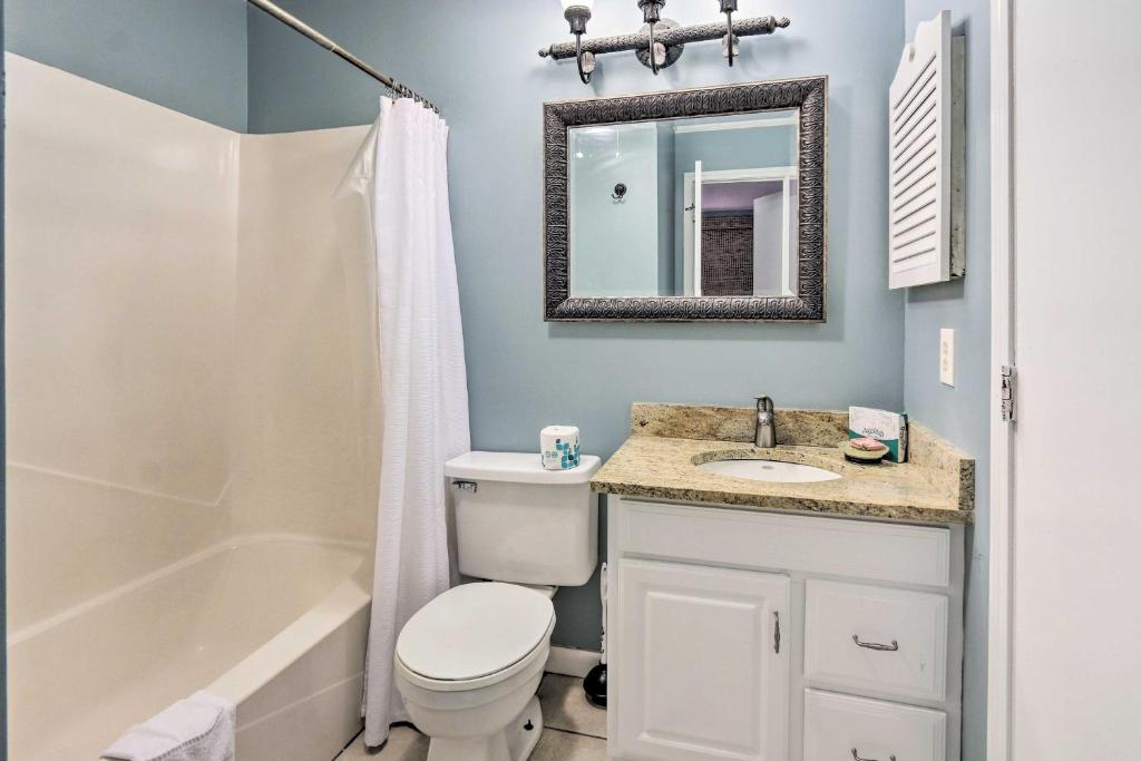 Resort Condo, 4 Min Walk to Folly Field Beach photo