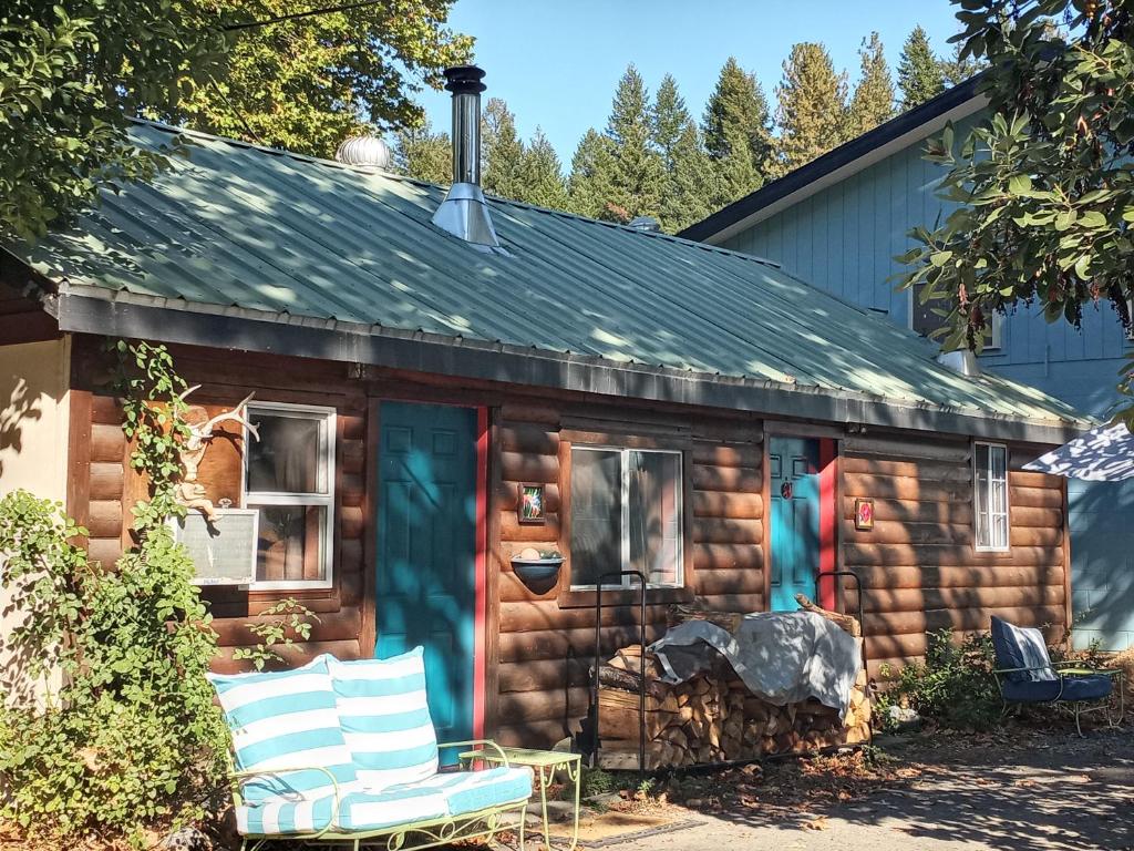Bigfoot RV &amp; Cabins Park — Hotel in Happy Camp (CA)