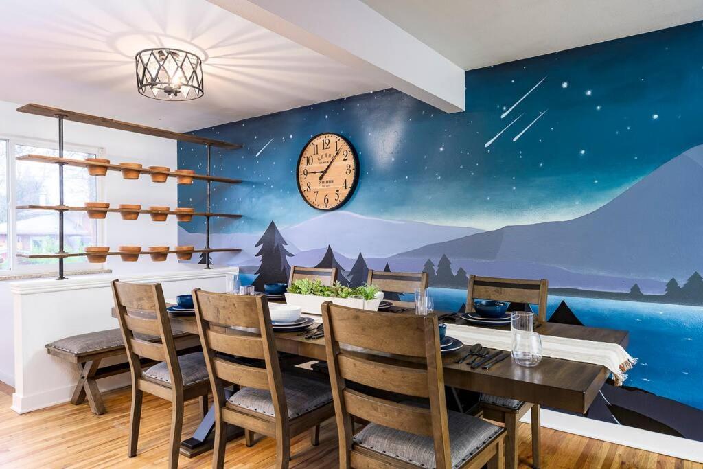 Cosmic Getaway - Family Friendly - Foosball - 15 min to downtown