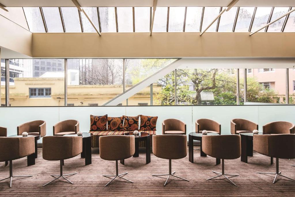 Bar/lounge, Travelodge Hotel Wellington in Wellington