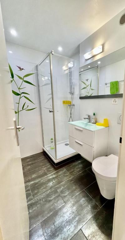 Central Studio with Lake View | 102 photo