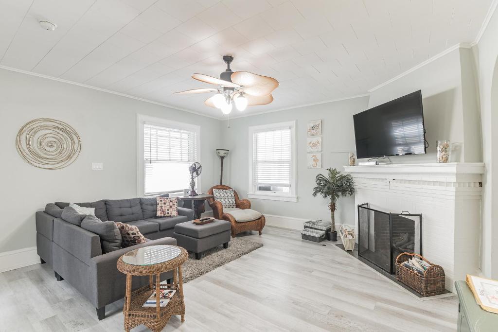 Beach Block-Ocean Views from Balconies-Parking Unit 2, Ventnor City