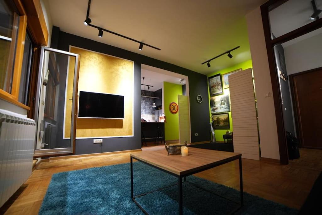 Turquoise orange, the art of vacation in Belgrade, Vračar (historical)