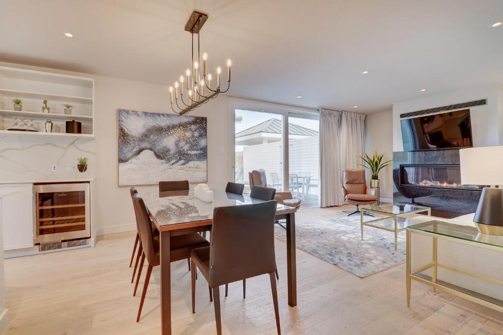 Shared lounge/TV area