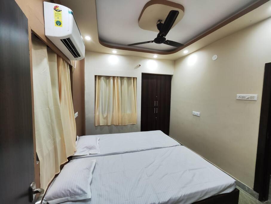 Luxury 2BHK, 10 mins from Acropolis Mall Kasba photo