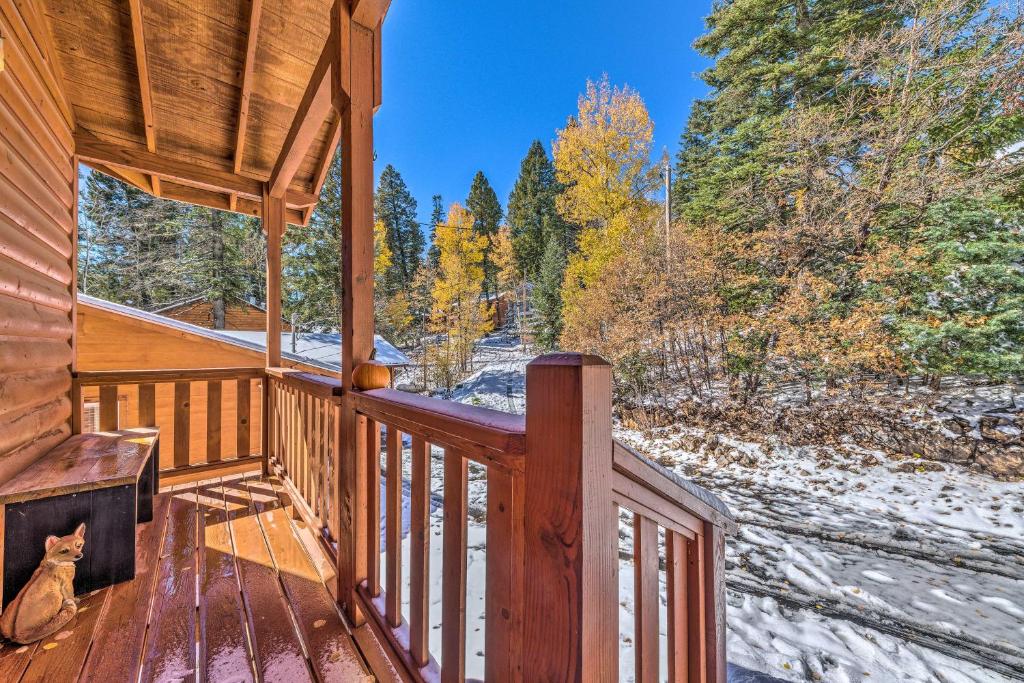 Charming Coppertop Cloudcroft Cabin 3 Mi to Ski photo