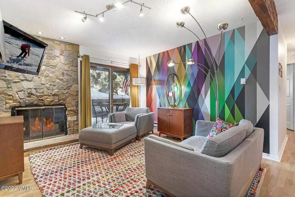 Beaver Creek 2 Bed 2 Bath Condo 1 MIN Walk to Elk Lot，位于埃文的酒店