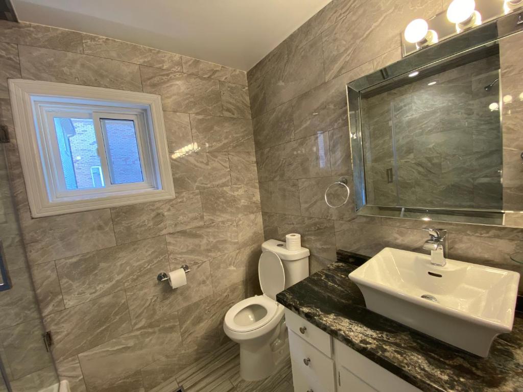 Yonge and Finch Subway !P Cozy & Quiet Private Bdr with Private Bathroom photo