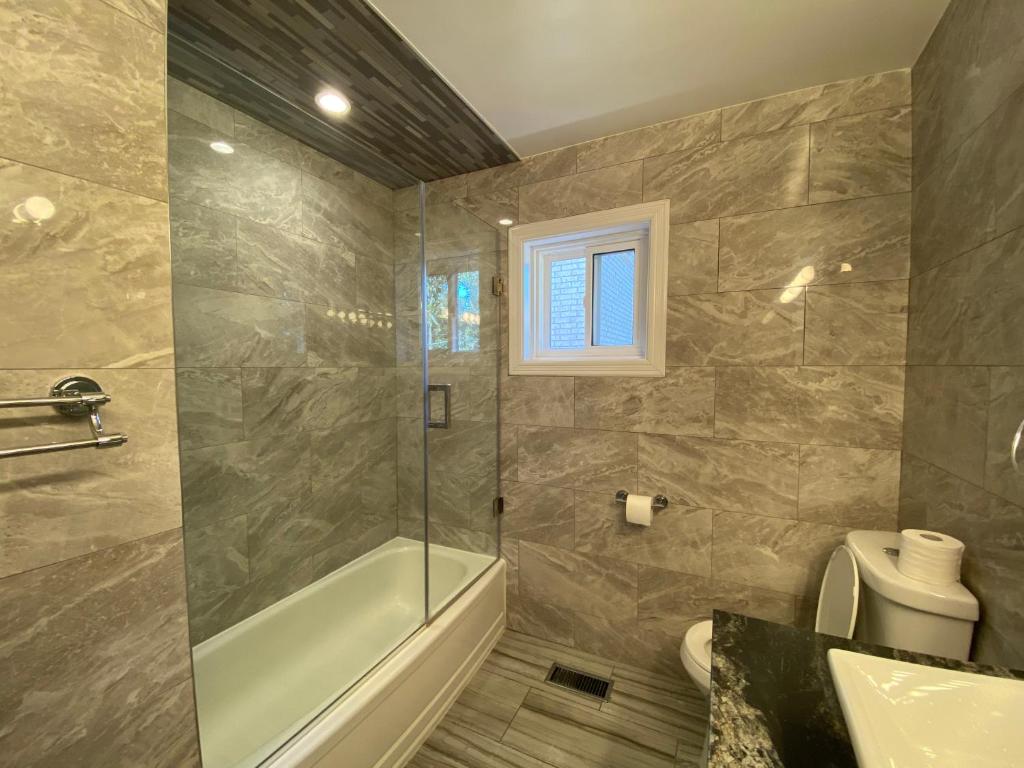 Yonge and Finch Subway !P Cozy & Quiet Private Bdr with Private Bathroom photo