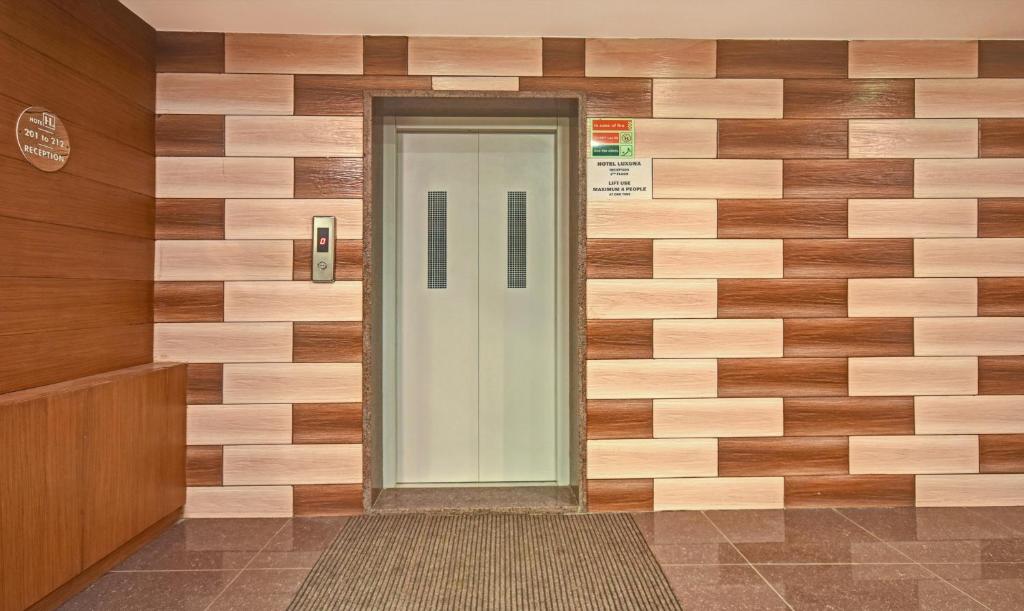 Hotel luxura, changodar photo