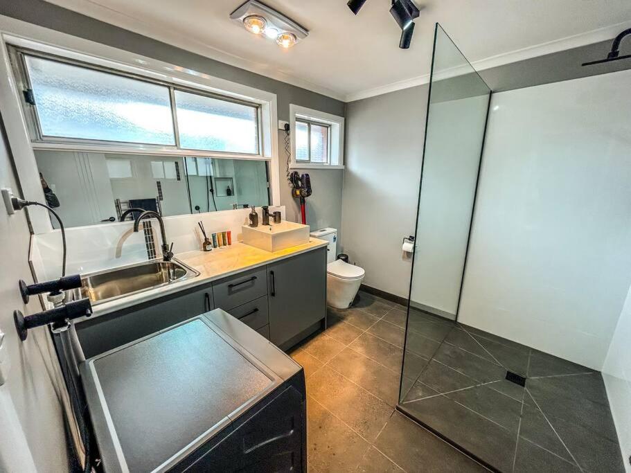 Stylish Geelong West Unit photo