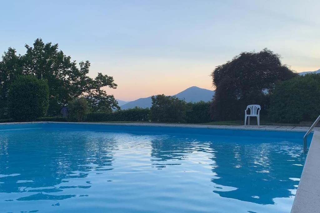 Appartamento in residence con piscina, Luino