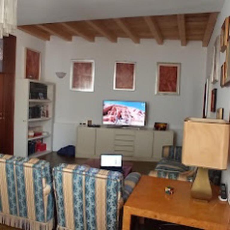 Suite 23 - 2