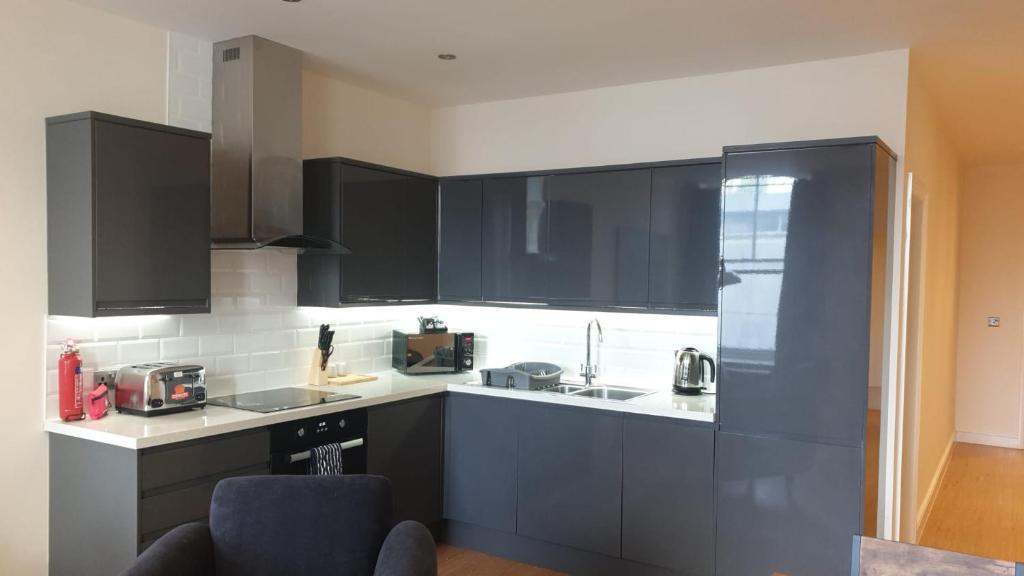Modern Apartments Ipswich near Christchurch Park & Ipswich Waterfront - City View by Sojo Stay photo