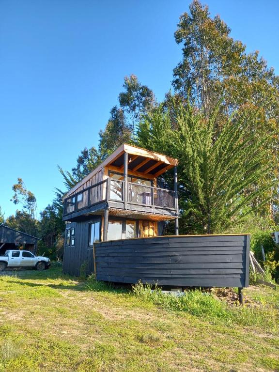 Preciosa mini-casa-bote bien ubicada y linda vista - 2
