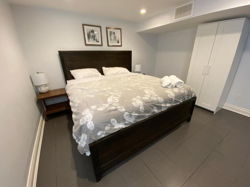Yonge and Finch Subway !R Spacious & Stylish Prvt Bdr with Shared Bathroom photo