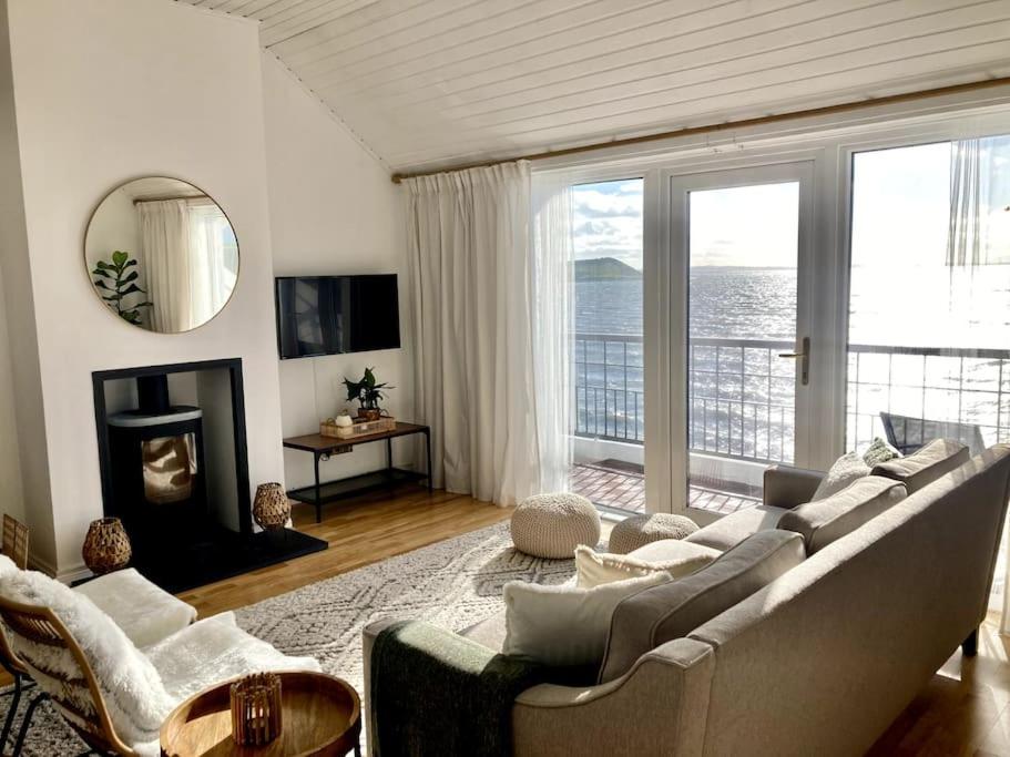 Relax with spectacular views and Hot Tub, Kircubbin