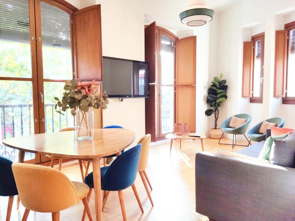 HomeySeville-Special Apartment Arenal 6 pax, Parking Optional - 2