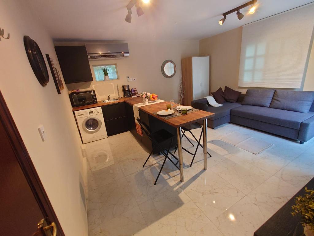 V35 Backyard studio home photo