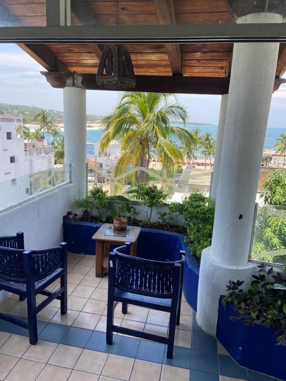 MayFlower Hotel & Hostal - 3