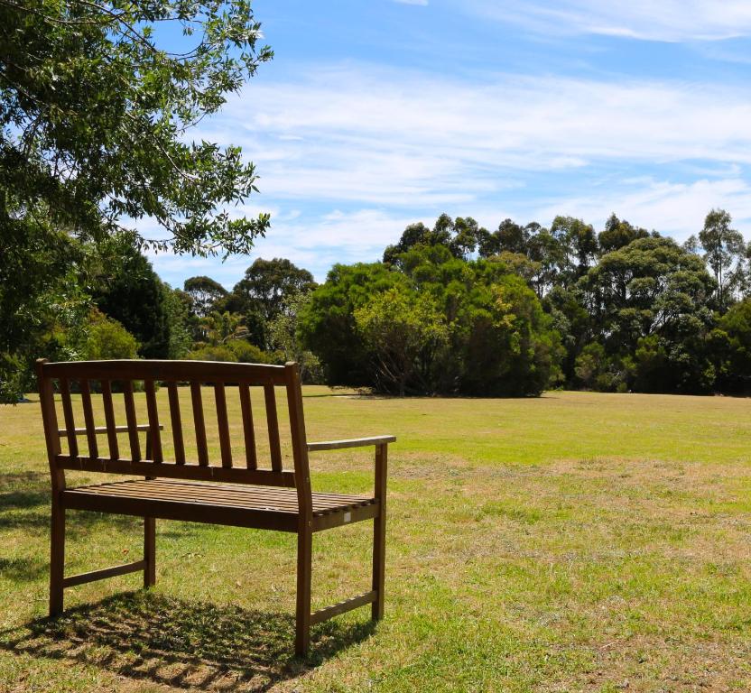 Bells Beach Cottages - Pet friendly cottage with wood heater — Hotel in Bellbrae