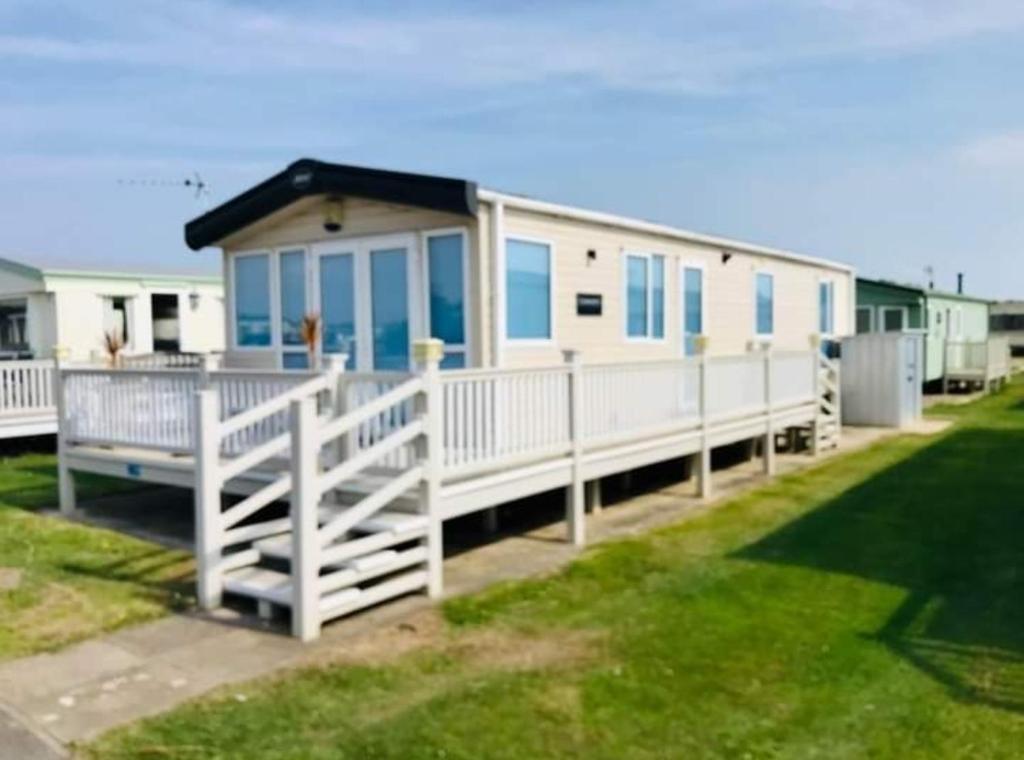 Cosy caravans Meadow view, Chapel Saint Leonards