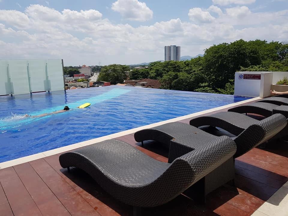 Ipoh Majestic Premium Unit #180 degree city &amp; pool view #Dual Key concept #sanitization #Coway WP &amp;  — Hotel in Ipoh