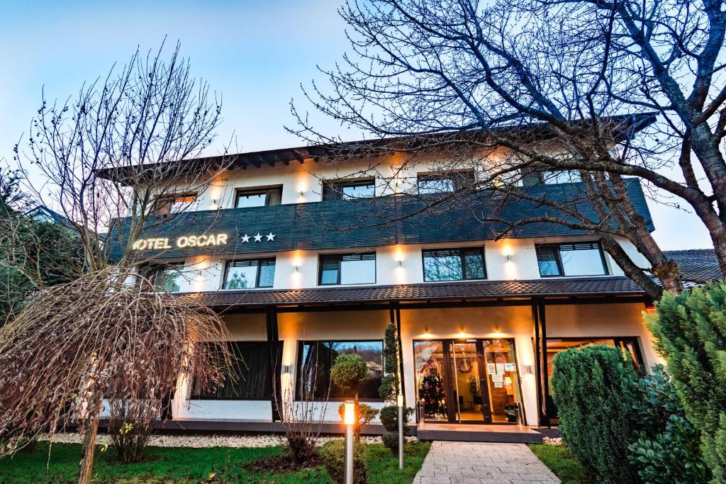 Hotel Oscar — Hotel in Campina
