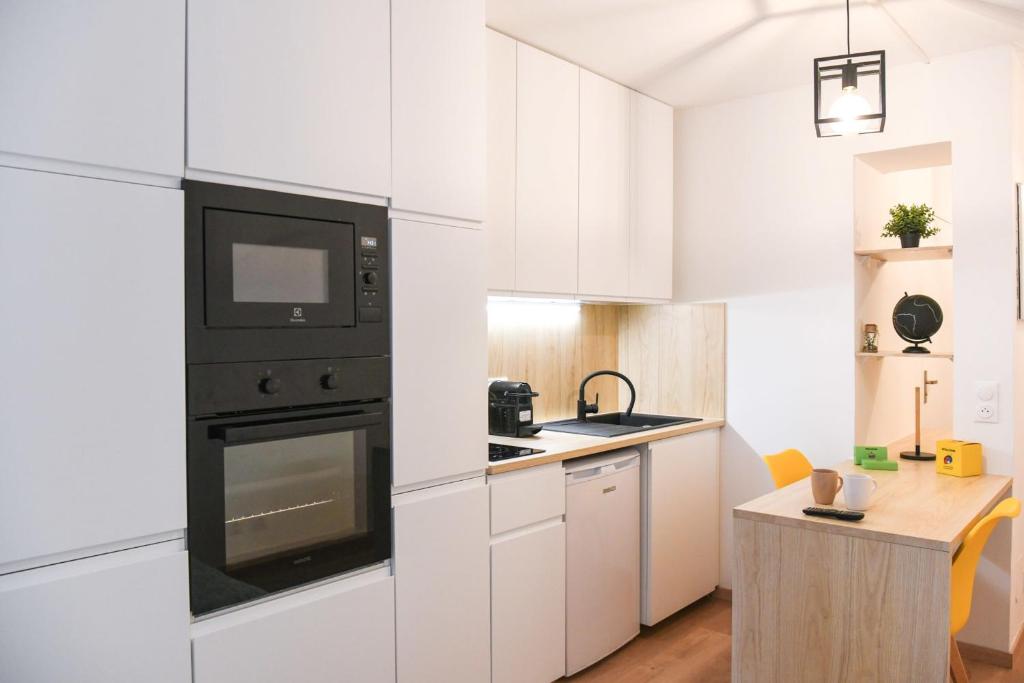 Le David - Studio avec balcon a 100m des plages — Hotel in Marseille