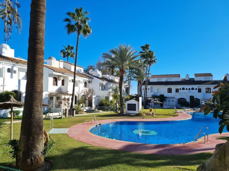 Modern House with large pool! - 3