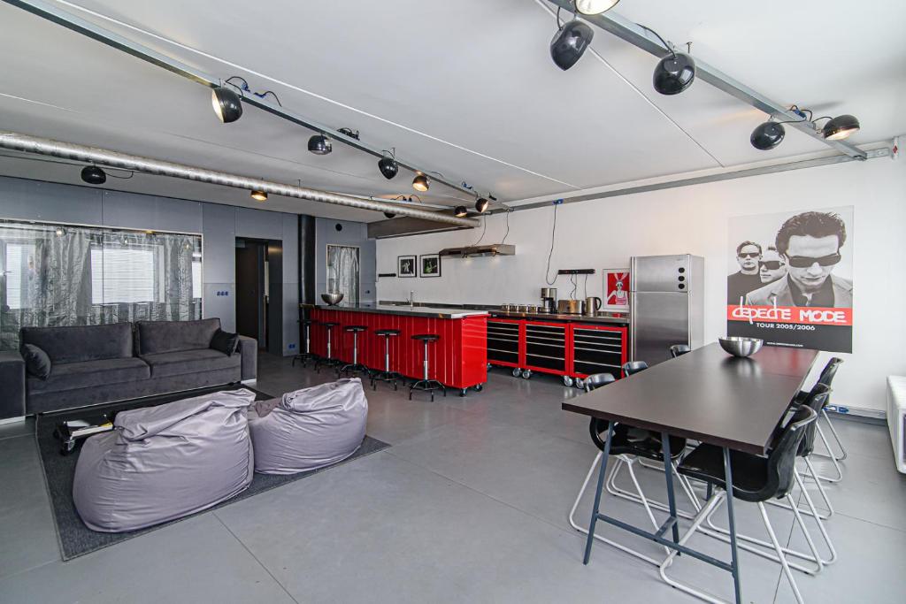 Hidden Submarine, Vilnius