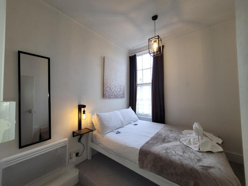 Sea side flat 3 with fast WiFi and free PARKING, Scarborough