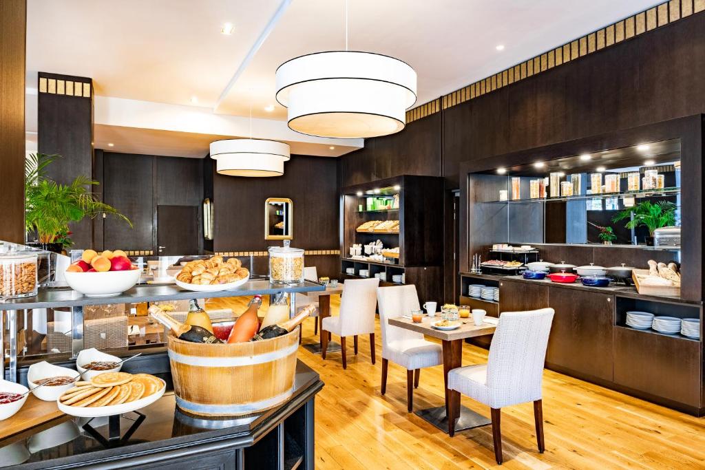 Restaurant, Relais Spa Val d'Europe in Paris