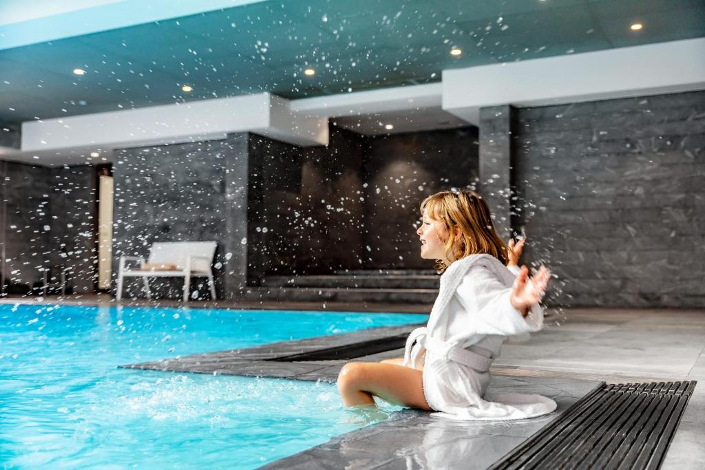 Swimming pool, Relais Spa Val d'Europe in Paris