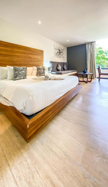 Big Studio at KAAB BY THE BEACH with roof top pool near Paseo del Carmen Mall - 2
