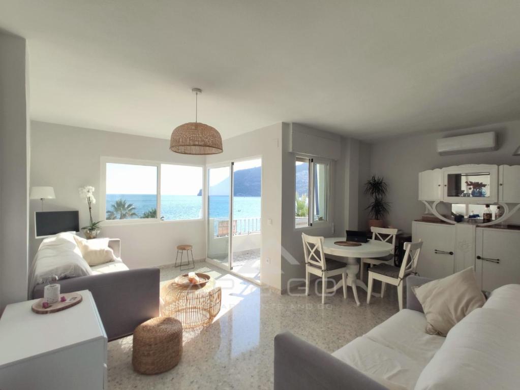 Quiet Beachfront Apartment, La Herradura