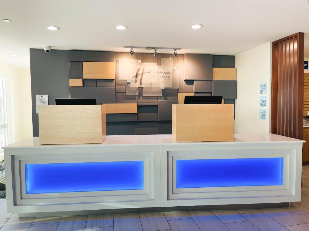 Holiday Inn Express & Suites Blythe photo