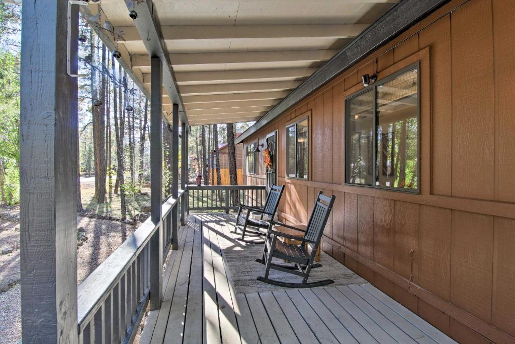 Fireplace, Deck and Grill Pinetop Cabin Rental!, Pinetop-Lakeside