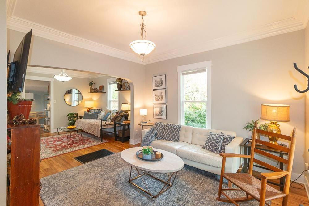 Historic Potwin Home, Fire Pit and Large Yard