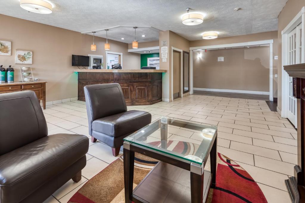 Quality Inn and Suites Springfield Southwest near I-72 photo