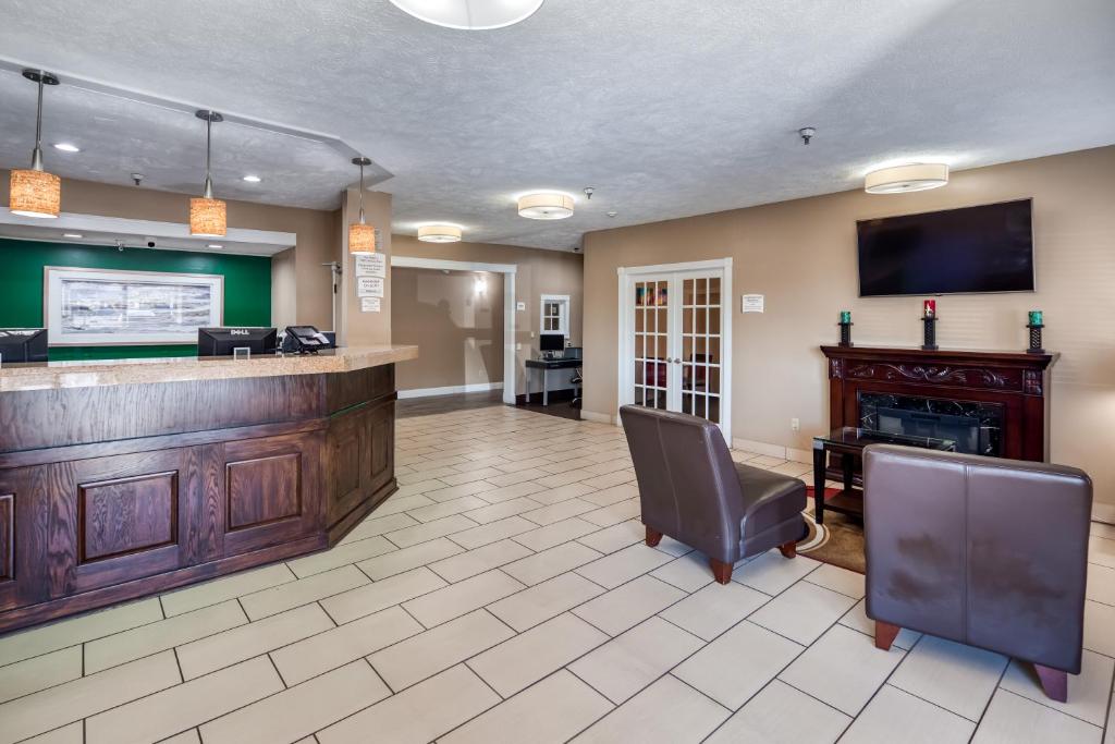 Quality Inn and Suites Springfield Southwest near I-72 photo
