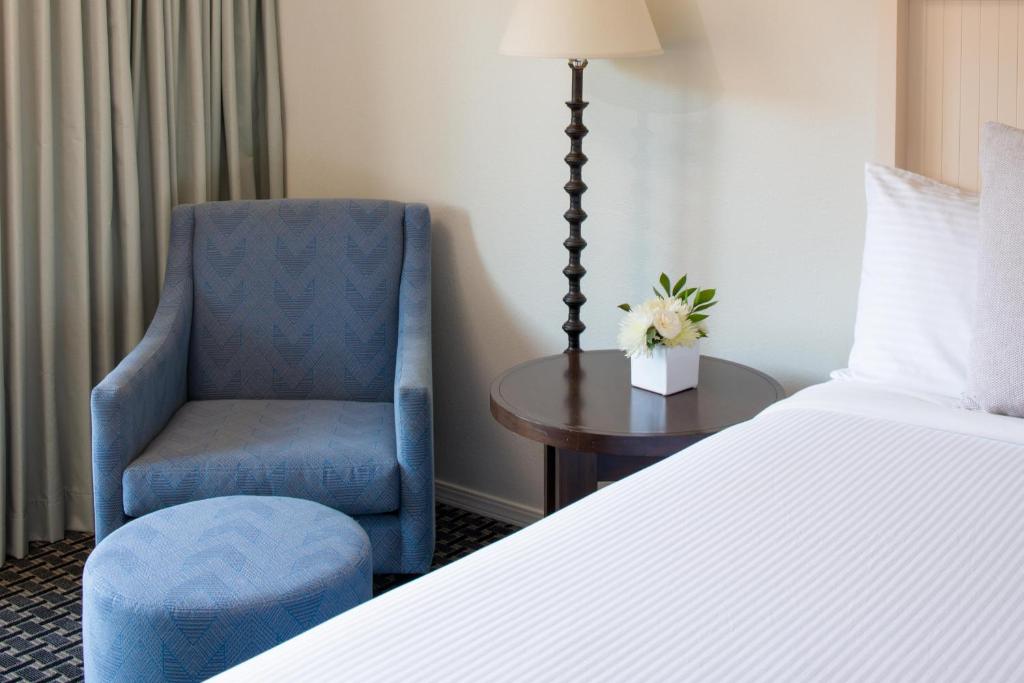 The Lodge at Tiburon photo