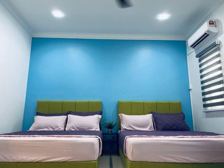 THE GREEN-SEMENYIH HOMESTAY FAMILY SUITES 8-10 PAX photo