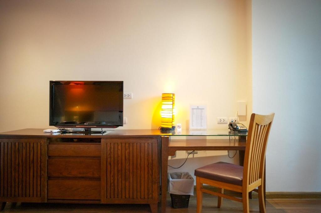 Shared lounge/TV area