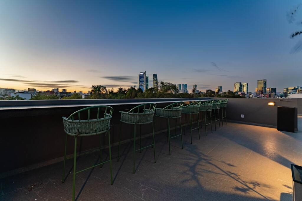 Modern apt w/balcony, pingpong table, roof top,gym - 3