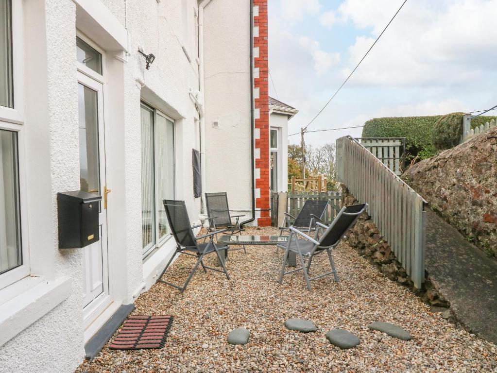 2 Argoed, Llanbedrog photo 6